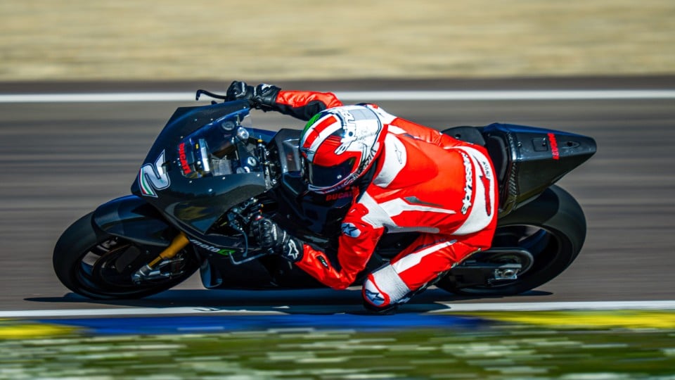MotoE 2025: in pista una Ducati V21L più leggera ed evoluta