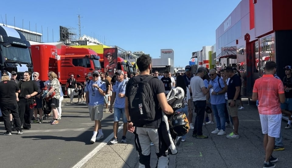 Dentro il paddock: tra immaginazione e realtà