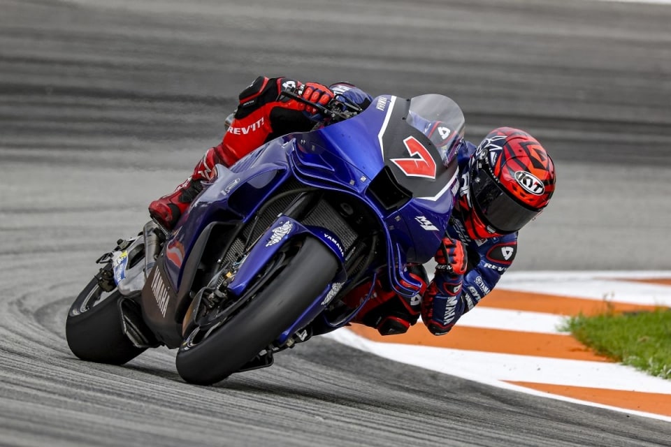 Yamaha, addio al quattro cilindri in linea