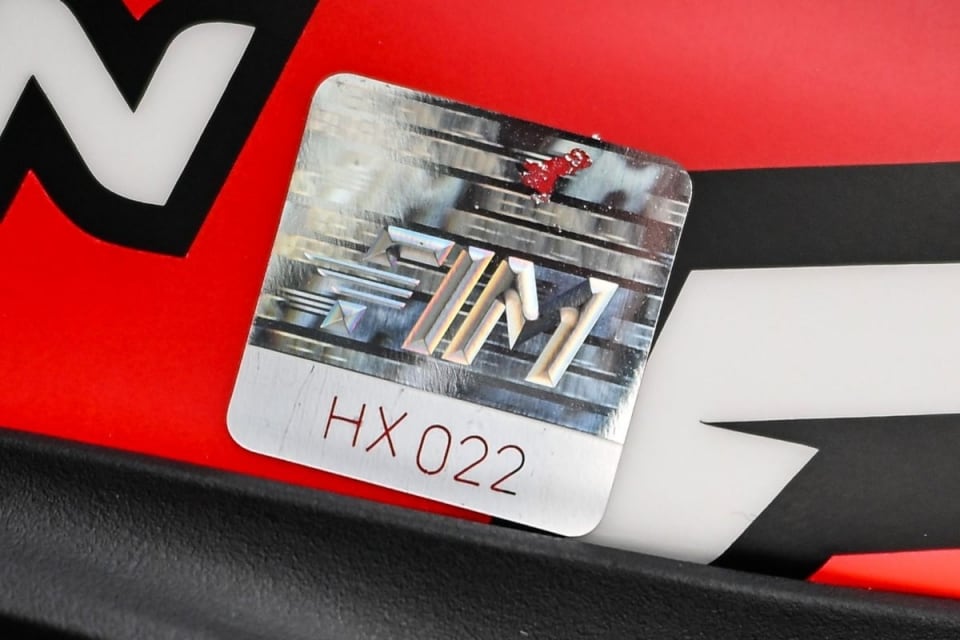 La curiosa storia dei caschi “fantasma” di Buriram