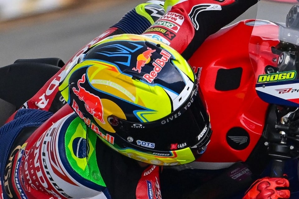 La curiosa storia dei caschi “fantasma” di Buriram