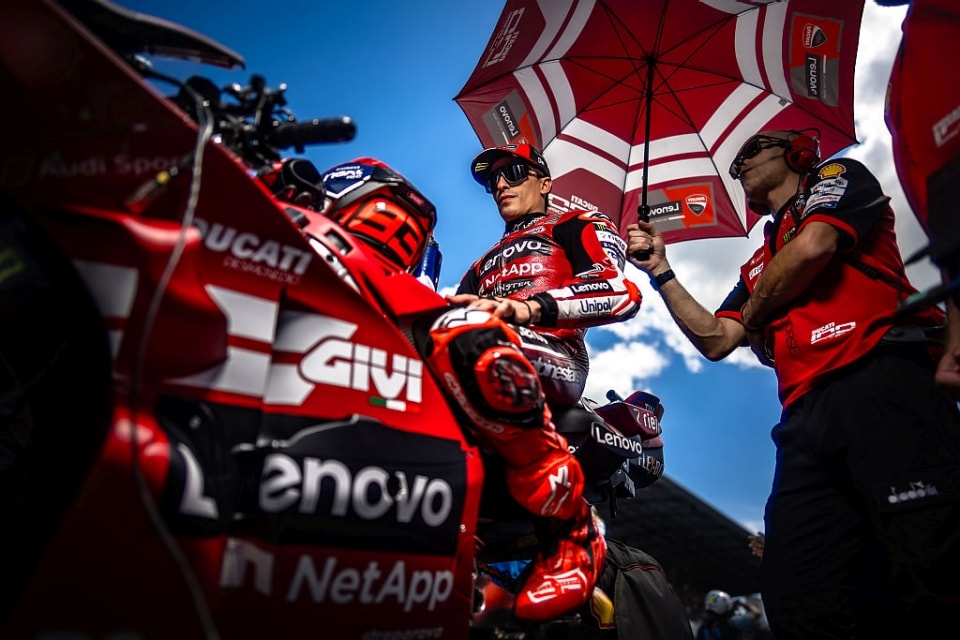 Marc Marquez cade a Le Mans: sarà operato