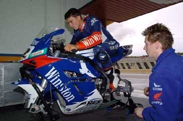 Diluvio sui test Pirelli SBK a Valencia