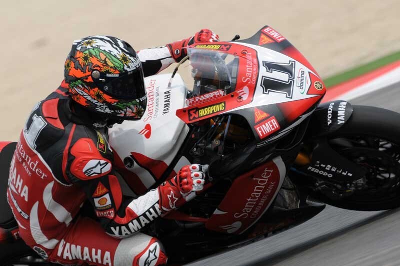 Misano Q2: la pole a un Corser straordinario