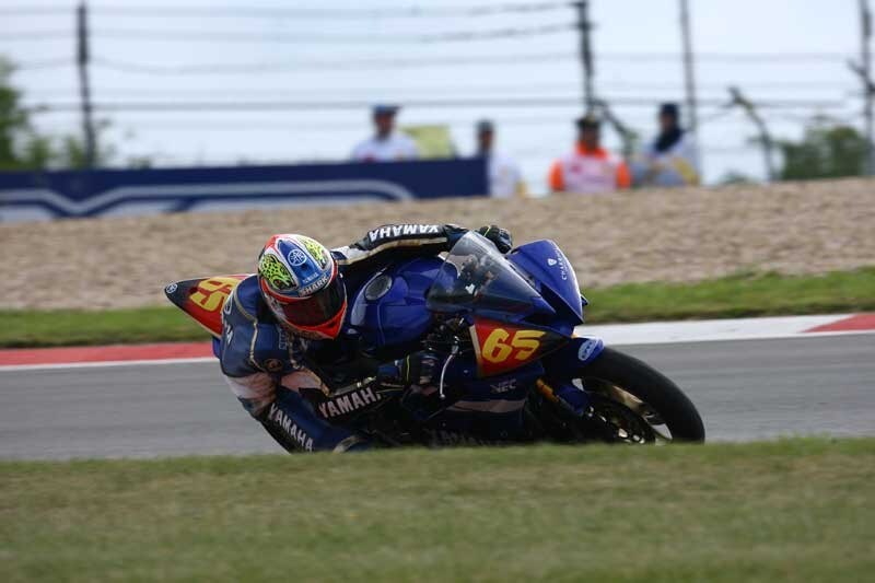 Brands Hatch rovente: sedici piloti in 1"