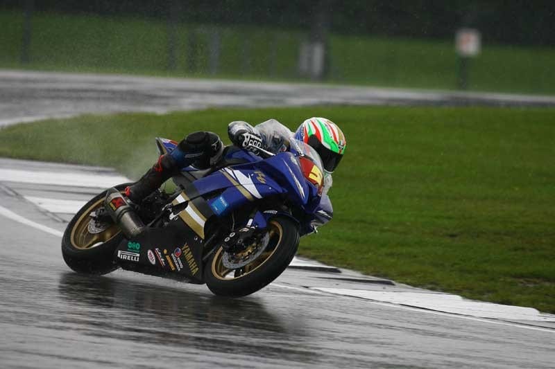 Donington: Bayliss dio della pioggia