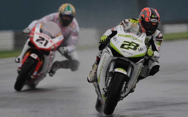 Nel caos di Donington Bayliss e Kiyonari