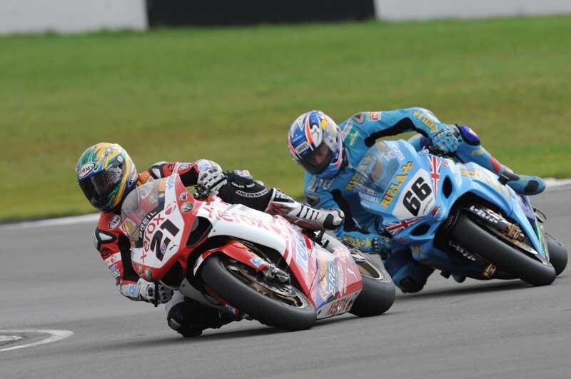 Nel caos di Donington Bayliss e Kiyonari