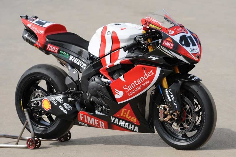 In pista con la R1 di Corser e Haga