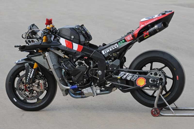 In pista con la R1 di Corser e Haga