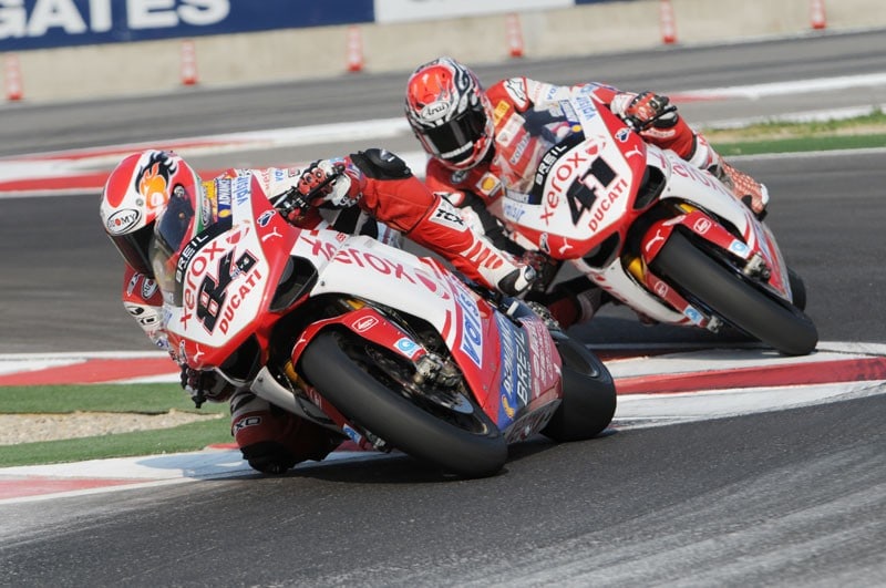 Doppietta Ducati e polemiche a non finire