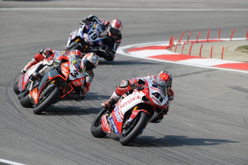 Doppietta Ducati e polemiche a non finire