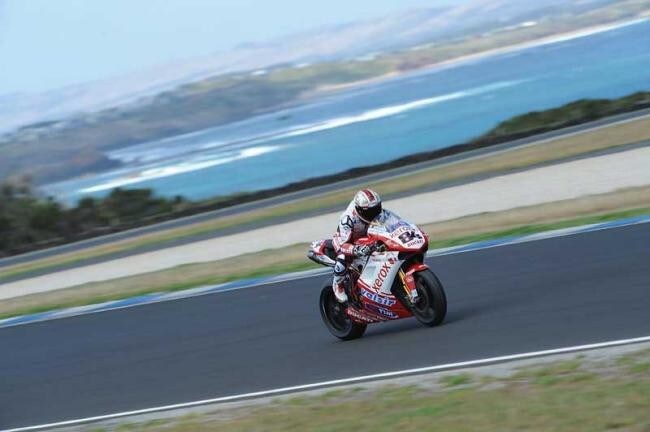 SBK: la Ducati domina, ma Biaggi...