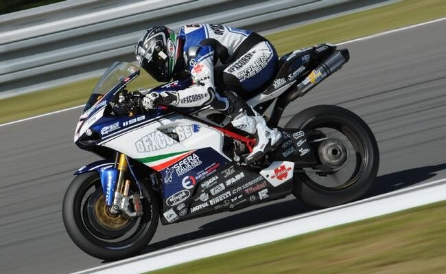 Magny Cours Q1: Lanzi in pole