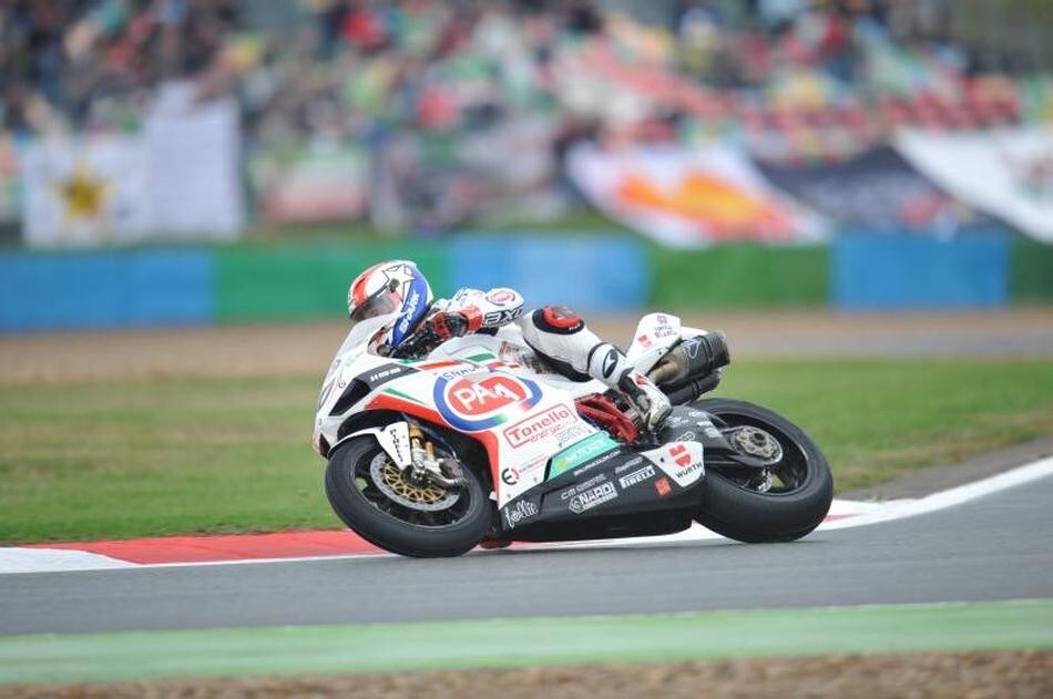 Sbk Magny Cours Gara 1: Guintoli le roi de France