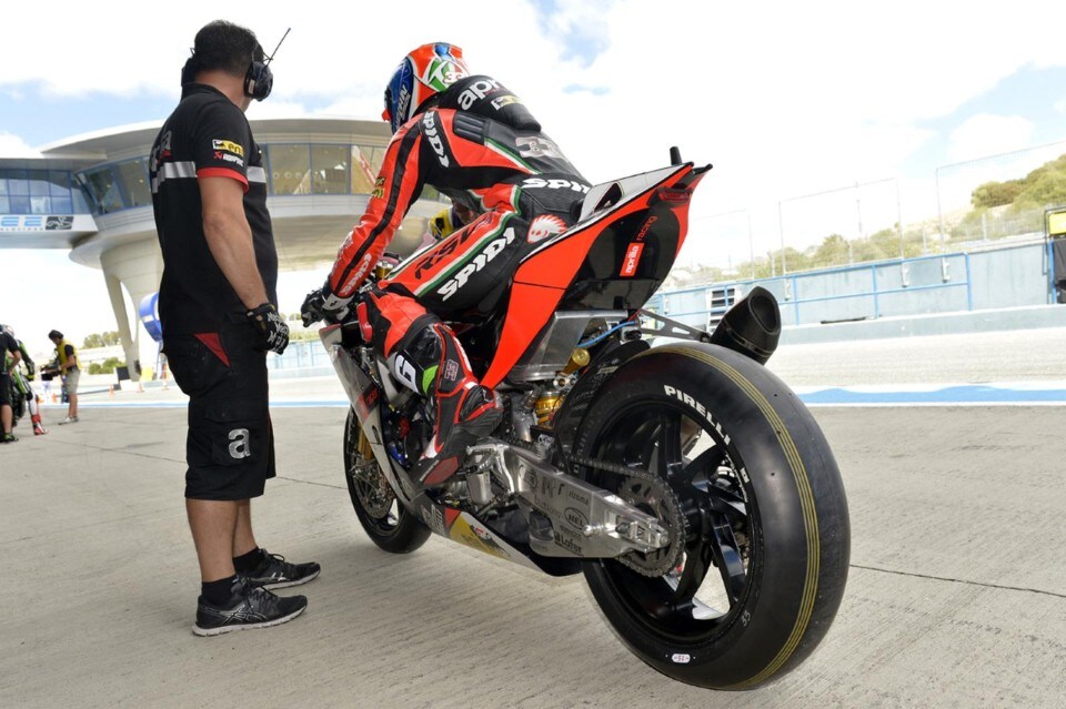 SBK, Magny Cours: Aprilia deve fare gioco squadra