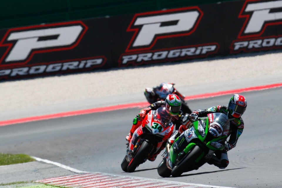 SBK, Misano: Sykes ci prova, Rea brilla. Biaggi regala un sogno