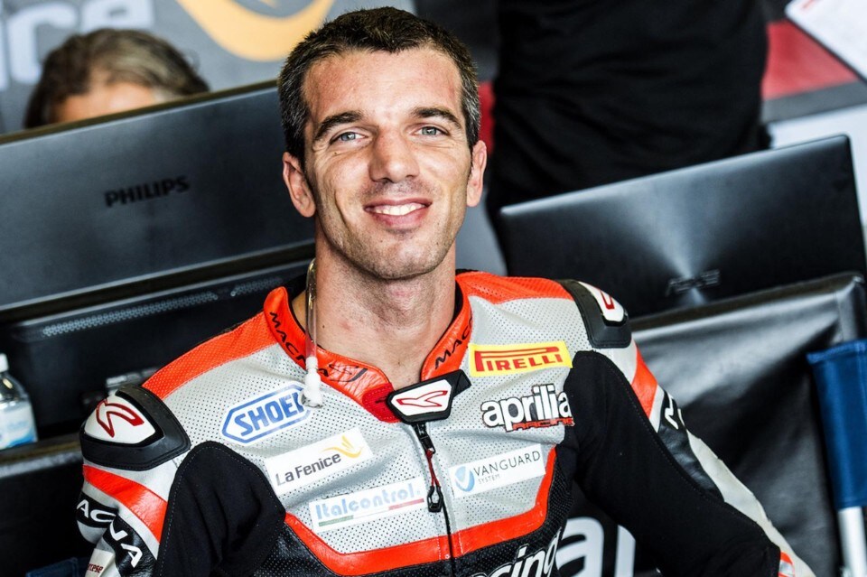 SBK: Alex De Angelis operato al braccio destro