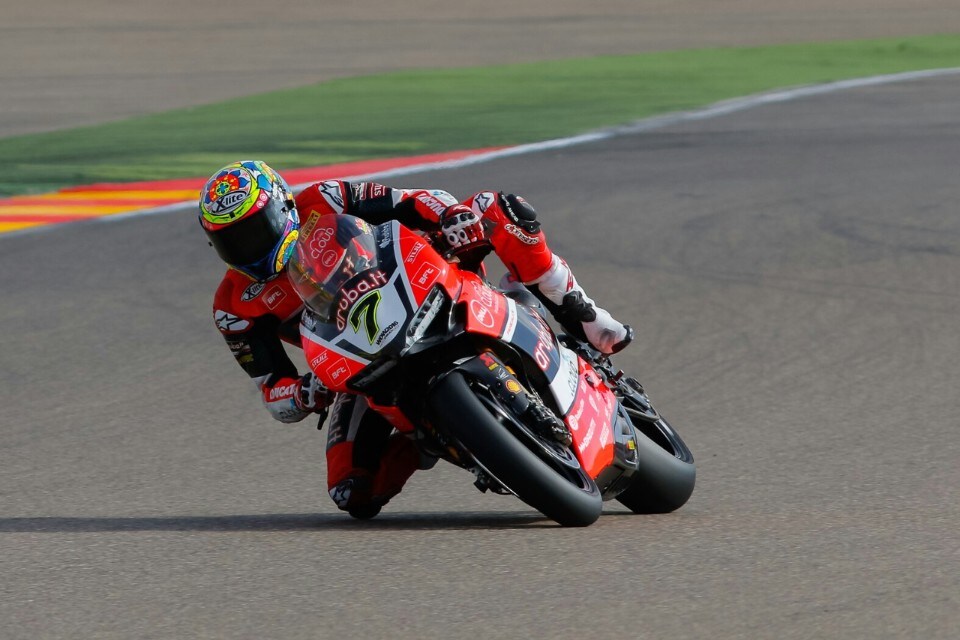 SBK Aragon: Davies leader in gara1. Fores show, beffa Giugliano