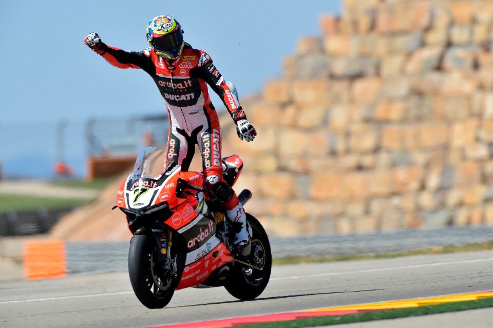 SBK Aragon: bis di Chaz. Sykes batte Rea. Giugliano non c'è