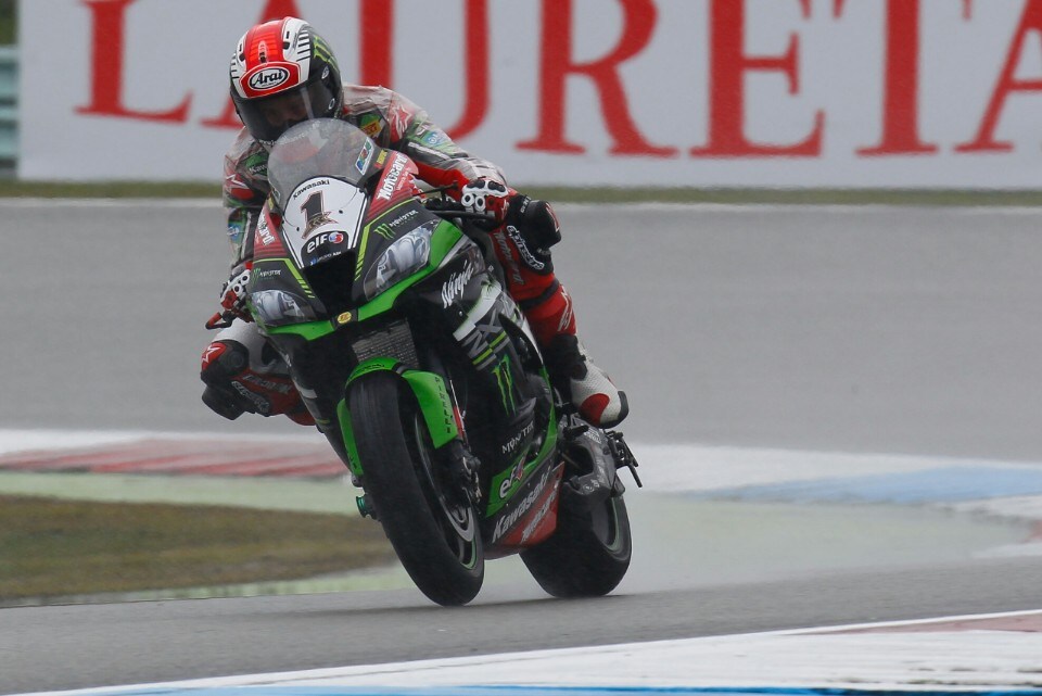SBK Assen: Rea, Davies e Hayden sul podio di gara1. Sykes out