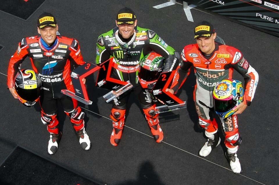 SBK Donington: Sykes in pole, Savadori e Aprilia in prima fila