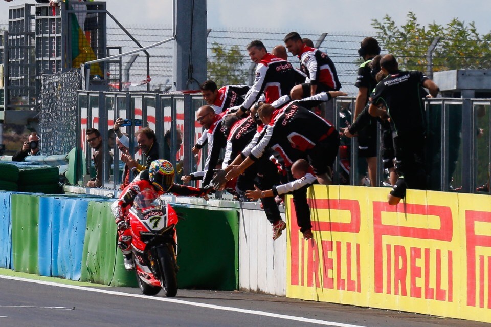 SBK Magny Cours: doppietta di Davies. La Ducati beffa il duo Kawasaki