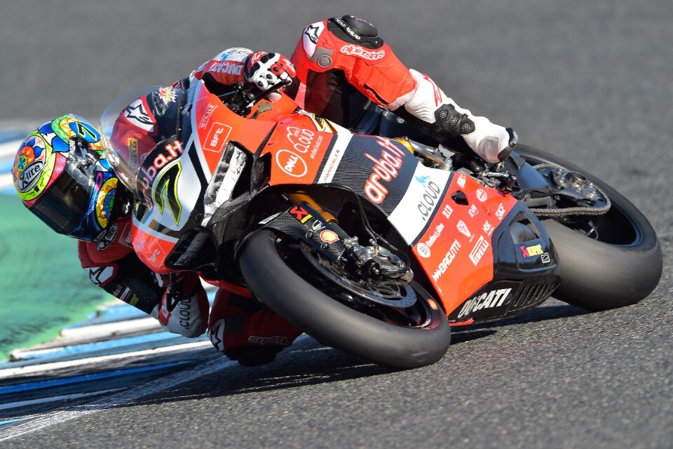 SBK Jerez: Davies bastona le Kawasaki in gara1, ma Rea prepara la festa