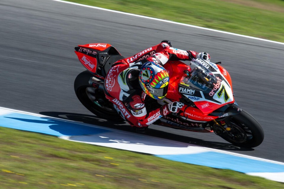 SBK Phillip Island: Davies vola, ma Rea fa paura