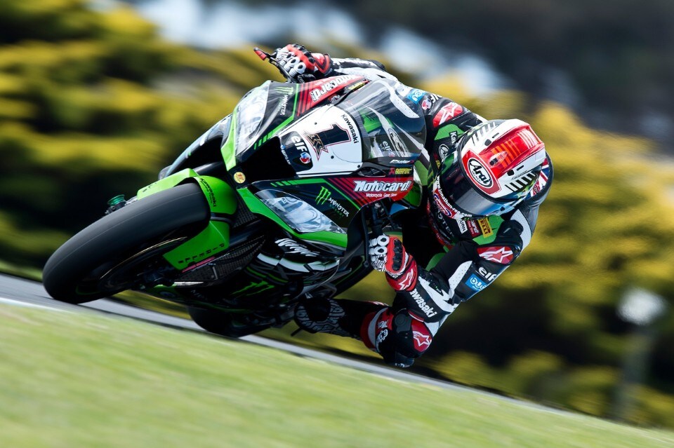 SBK Phillip Island: Rea vince in volata su Davies. Sykes a podio, Melandri out