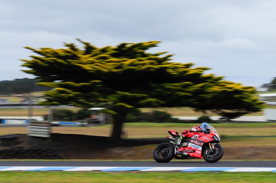 SBK Phillip Island: Melandri suona la carica