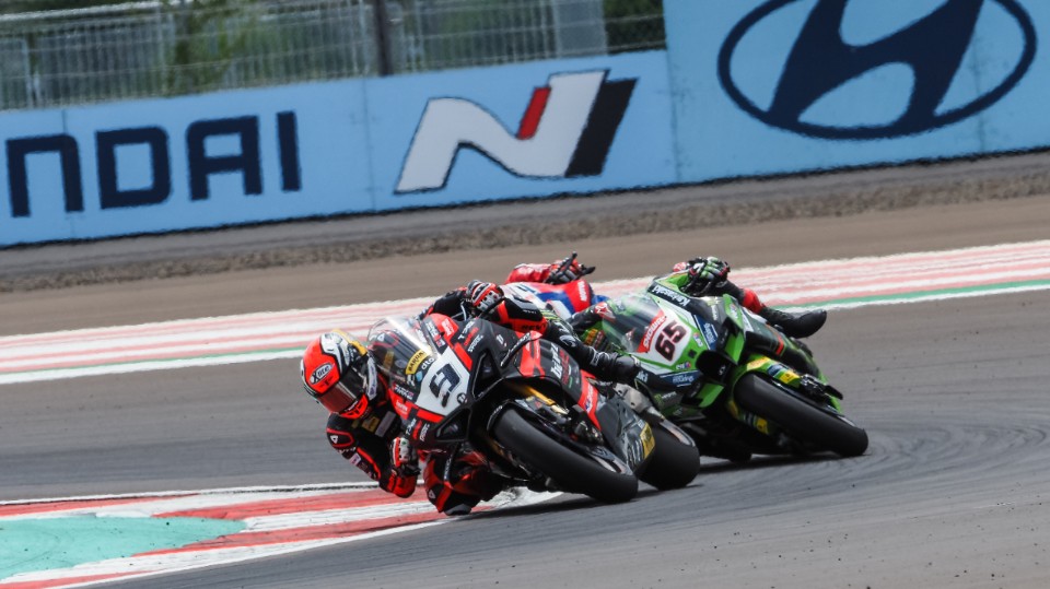 WorldSBK 2023: Bautista incontenibile in gara 1 a Mandalika