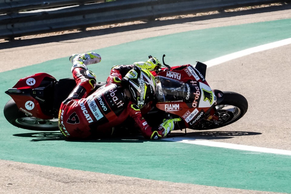 WorldSBK Aragon: gara 1 a Rinaldi, disastro Bautista
