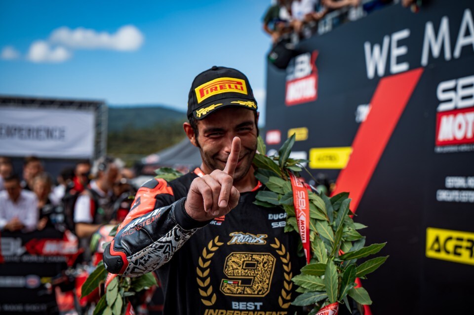 WorlsSBK Estoril: Razgatlioglu vince anche Gara 2, ma Bulega non molla
