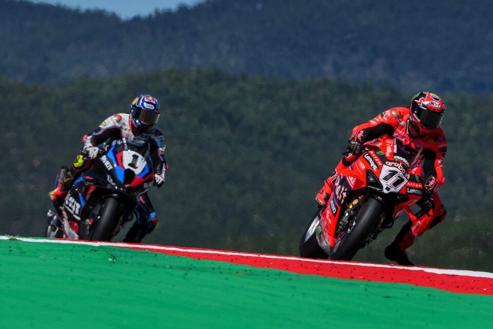WorldSBK Portimao: spettacolare tripletta di Razgatlioglu in volata su Bulega