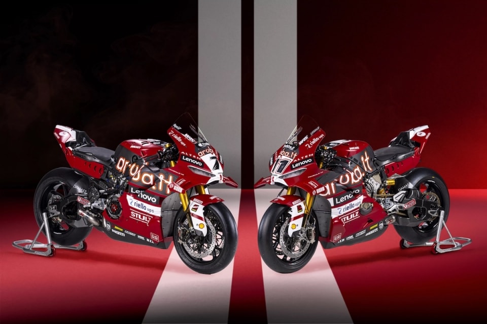 Il team Aruba.it Racing presenta le Ducati Panigale V4 R di Nicolò Bulega e Iker Lecuona