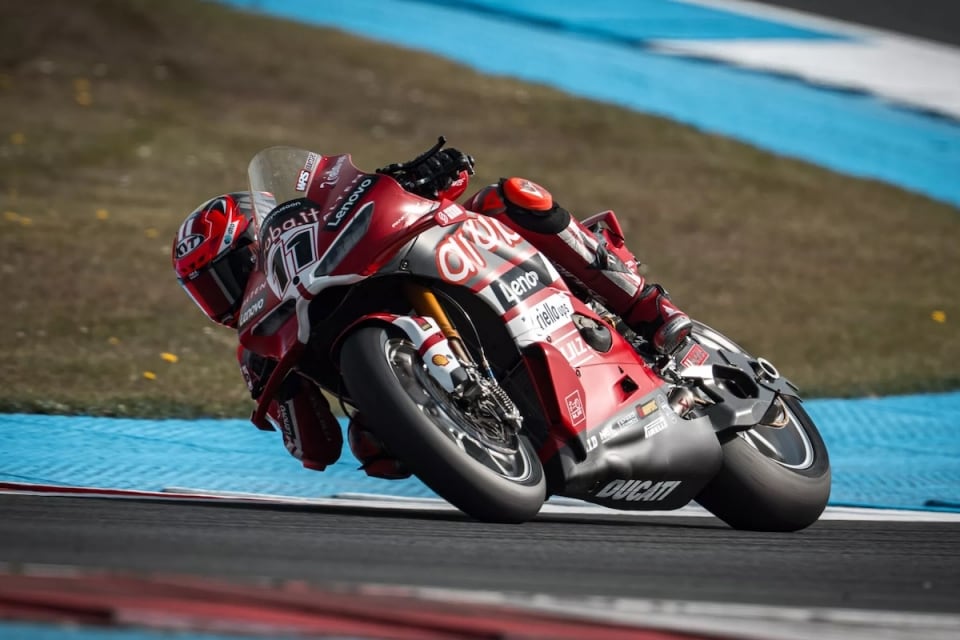 WorldSBK Assen: Bulega batte la pioggia e Lecuona in gara 1