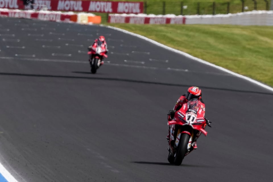 WorldSBK Most: Bulega da urlo, piega la resistenza di Lekuona in Gara 1