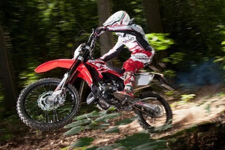 Campionato Europeo Enduro 2013. Merli trionfa nella 50 cc