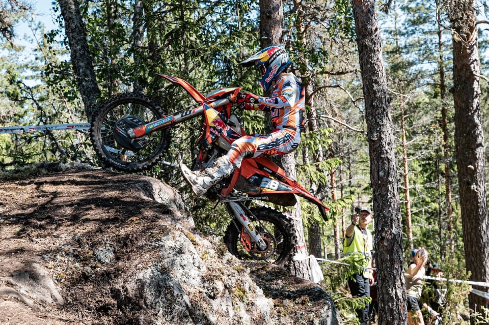 EnduroGP Finlandia: Josep Garcia batte Andrea Verona per 1 secondo nel Day 2 - VIDEO