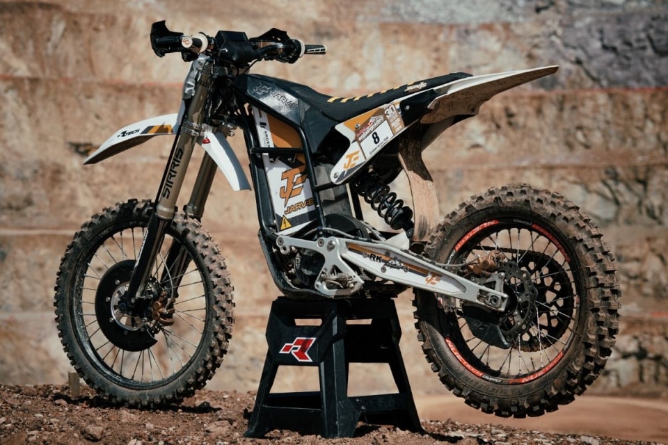 Graham Jarvis porta la Jarv-E al traguardo dell'Erzbergrodeo 2026