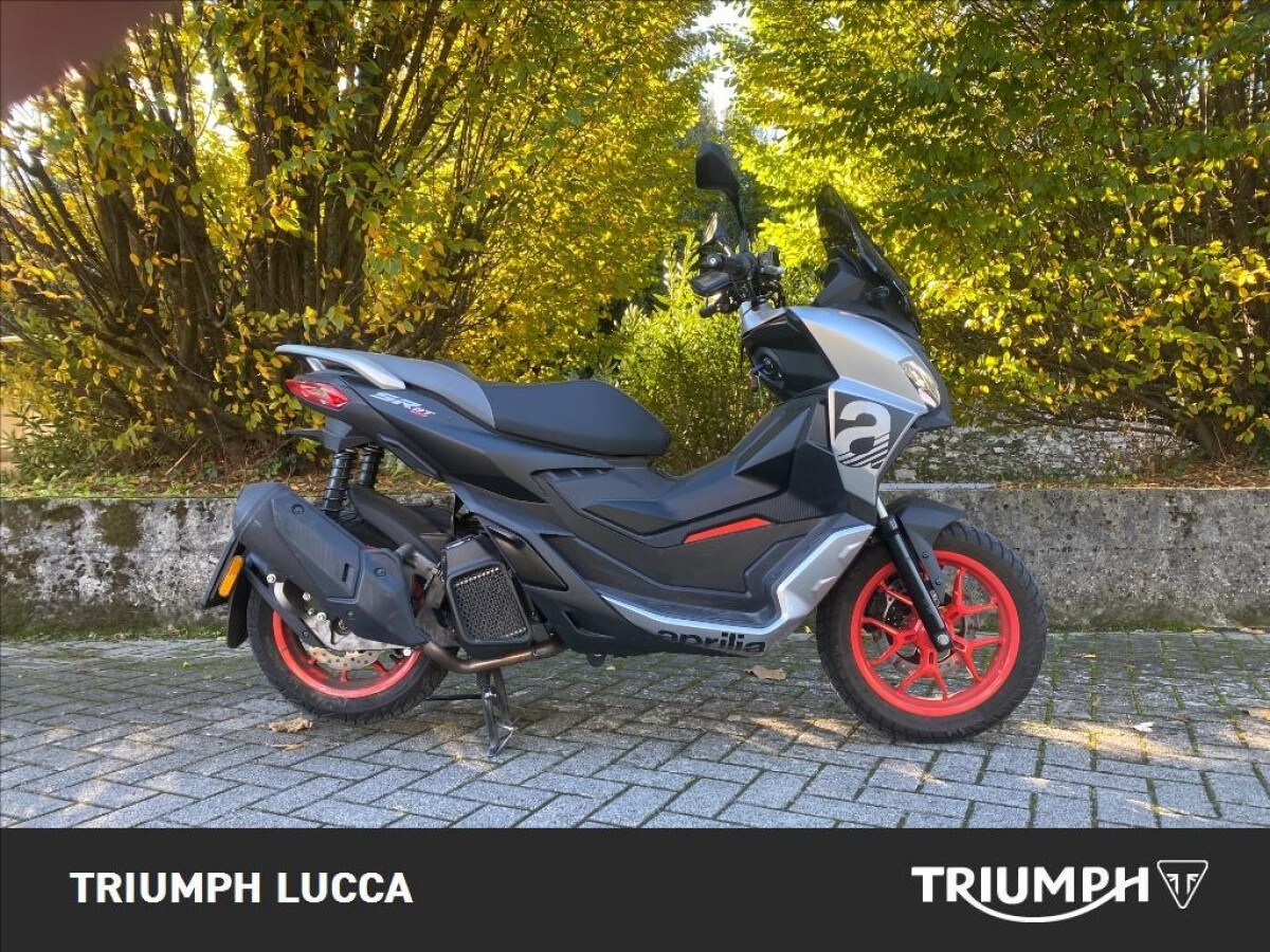Annuncio Moto Aprilia SR GT 125 a Lucca Usato Dueruote