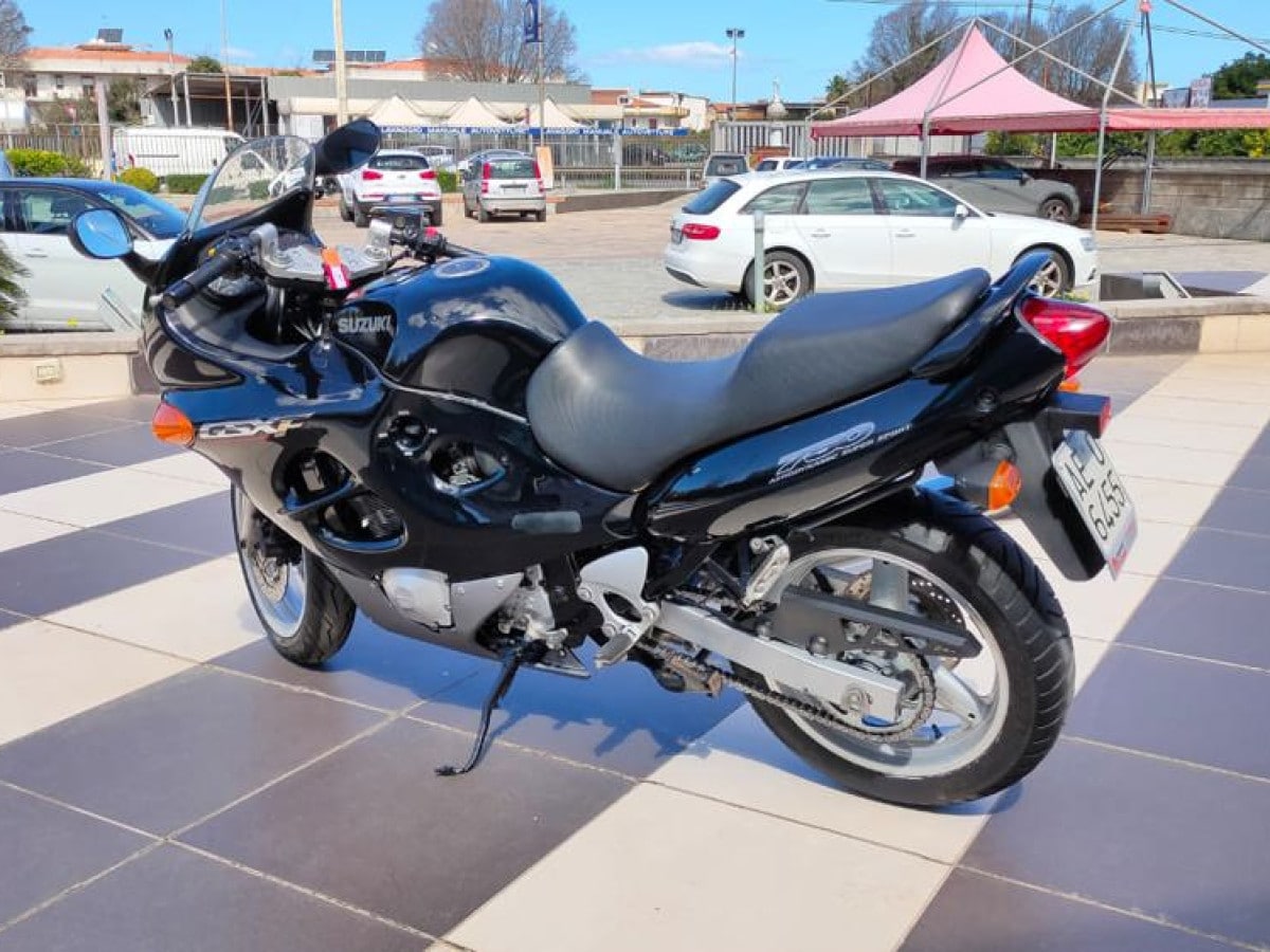 Annuncio Moto Suzuki GSX 750 F a Barcellona Pozzo di Gotto – Usato