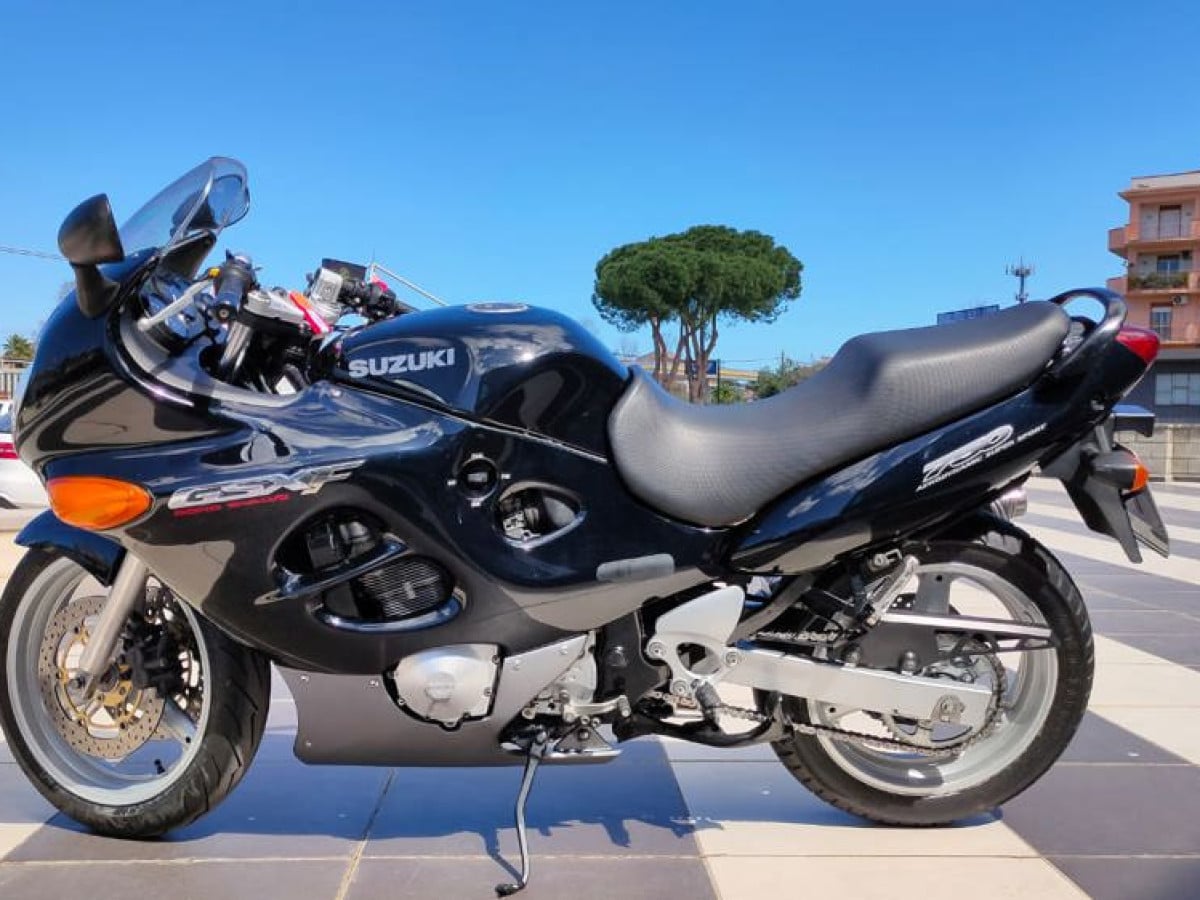 Annuncio Moto Suzuki GSX 750 F a Barcellona Pozzo di Gotto – Usato